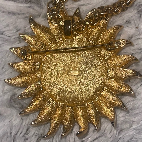 ⚠️RARE⚠️ CHRISTIAN DIOR VINTAGE SUN MOON AND STARS CELESTIAL BROOCH/NECKLACE - Picture 3 of 4
